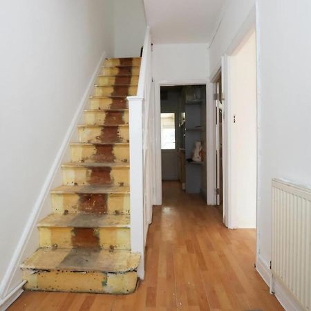 Ritz Place 3 Northolt  Экстерьер фото