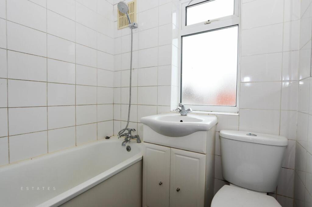 Ritz Place 3 Northolt  Экстерьер фото